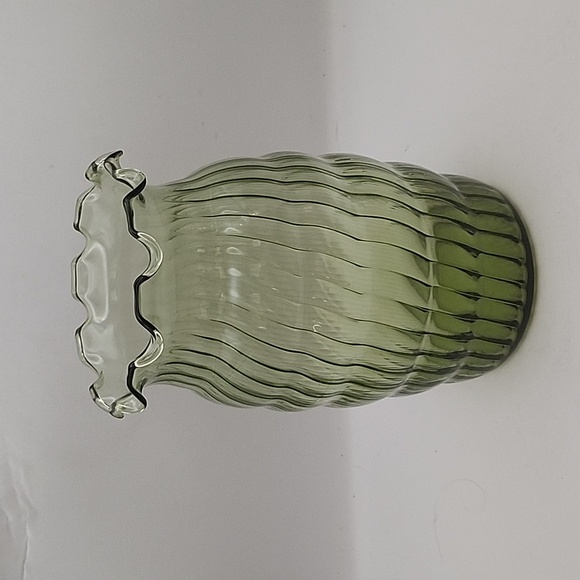 Vintage Green Vase With Swirls and Scalloped Rim 6.75" - Picture 4 of 8